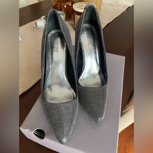 Jennifer Lopez Elsa black silver stiletto worn twice size 7 runs a little big